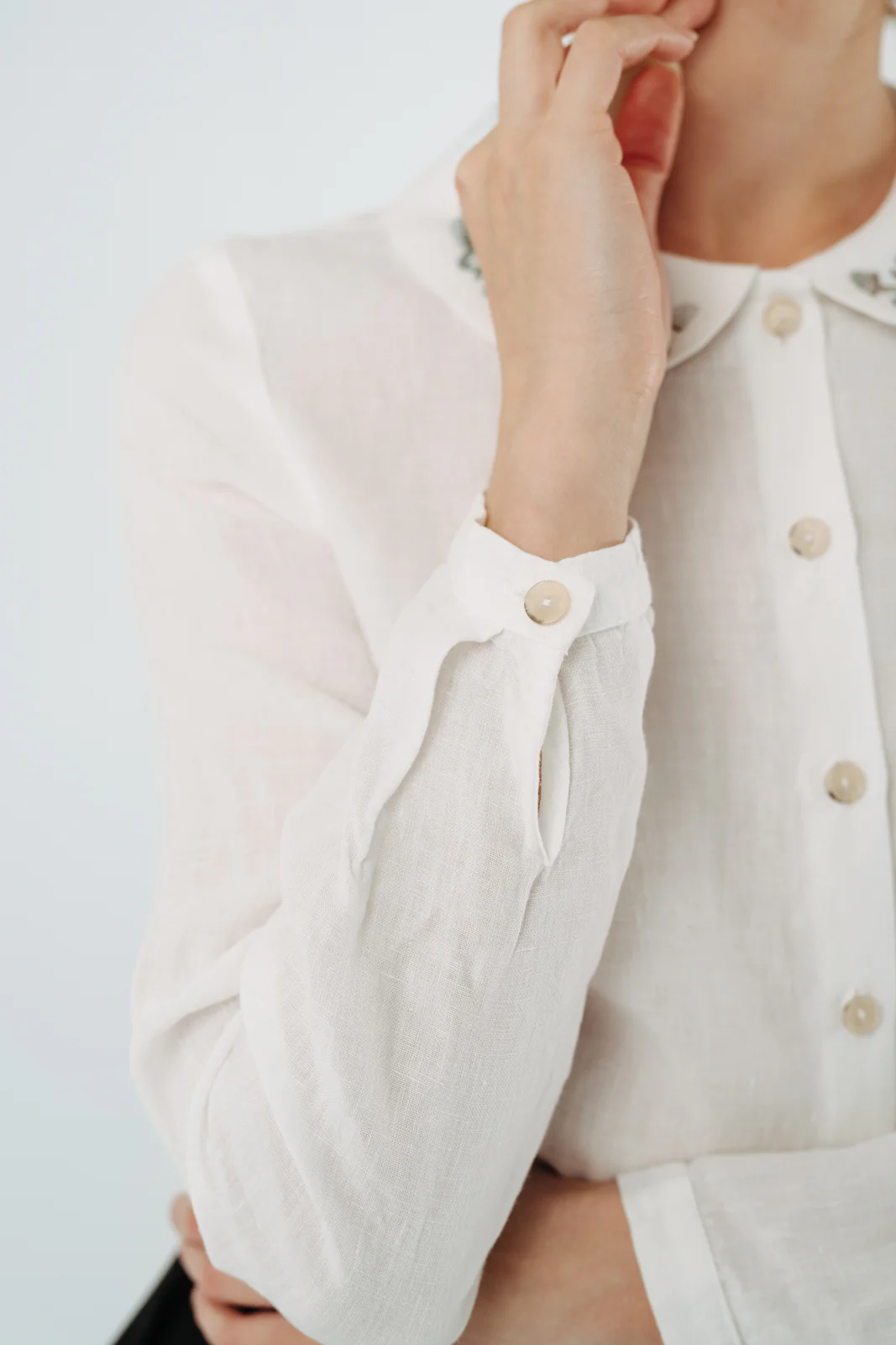 Classic – Linen Shirt with Embroidered Collar - Image 38