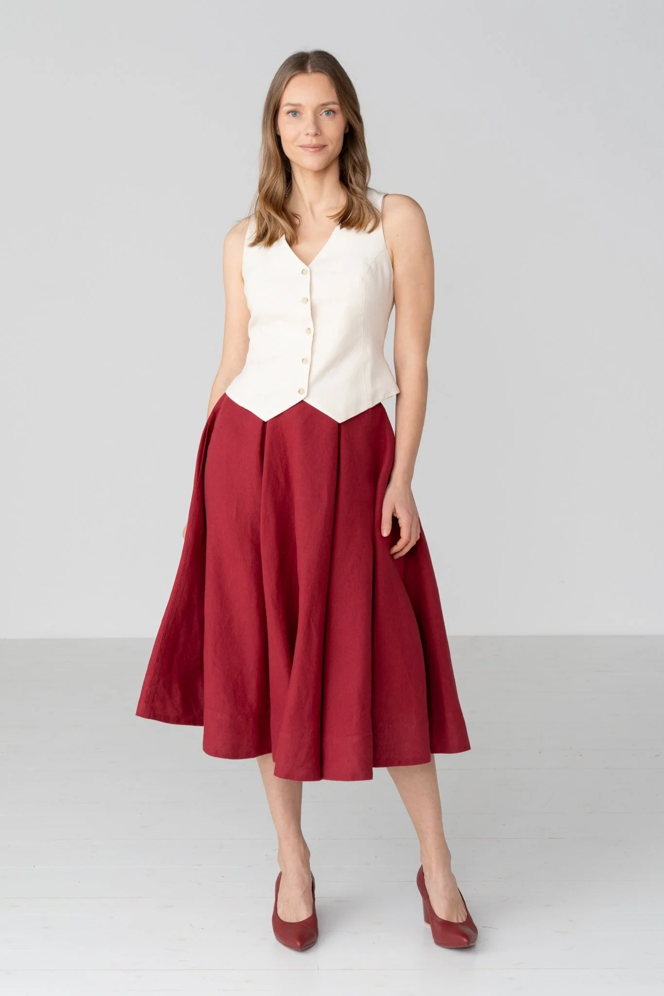 Jane – Fitted Linen V-Neck Vest - Image 11