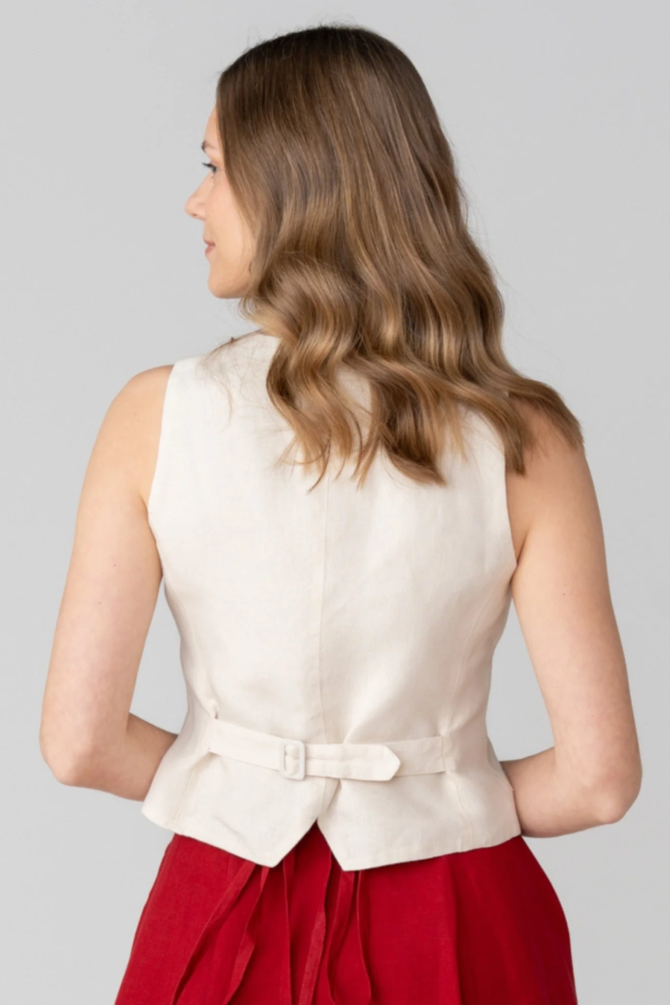 Jane – Fitted Linen V-Neck Vest - Image 13